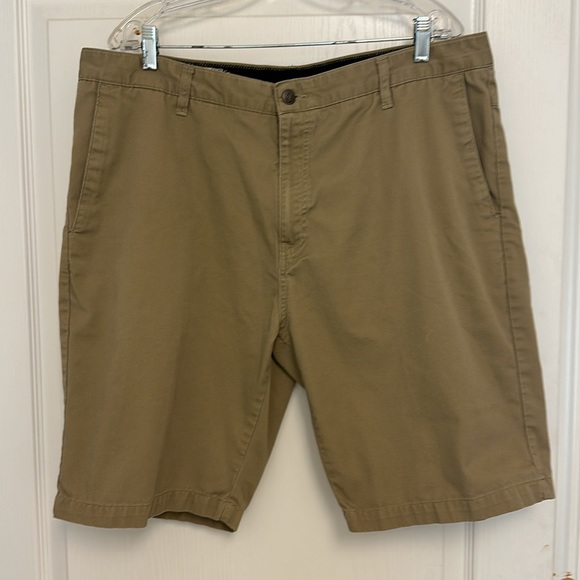 Volcom Other - 3/$15 VOLCOM Men’s Shorts Chinos Sz38 khaki Golf Shorts 2 Front/Back Pockets
